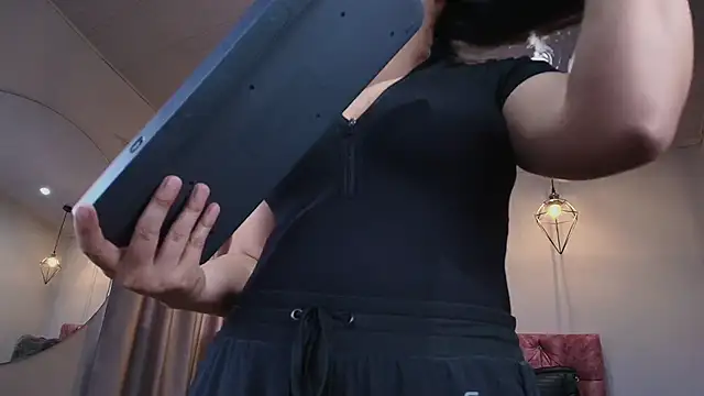 ivy bonnie online show from November 2025 12:15:02 PM