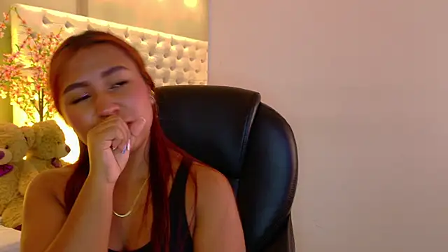 KathiaLuxe online show from November 2025 02:06:01 PM