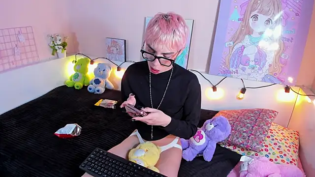 Strawberry Kitty  online show from November 2025 04:21:01 AM