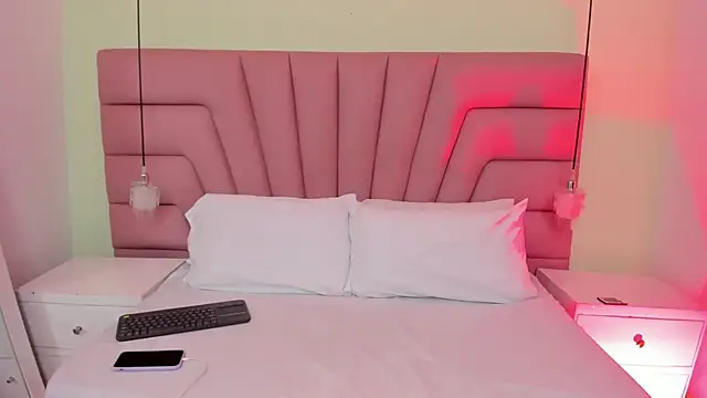 Coral Jhones online show from December 2025 08:37:02 PM