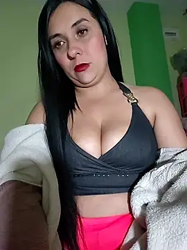 Snapshot of Kymberlaury chatting on November 2025 03:41:01 AM Kymberlaury online show from November 2025 03:41:01 AM