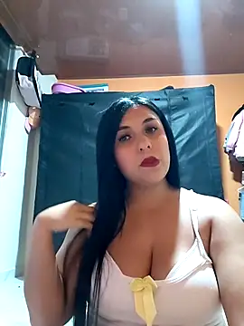 Snapshot of Kymberlaury chatting on April 2026 03:31:02 AM Kymberlaury online show from April 2026 03:31:02 AM