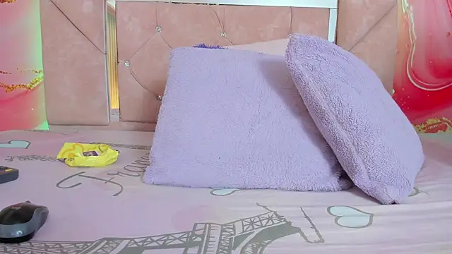 Snapshot of mia__blaze__ chatting on April 2026 03:01:02 AM mia blaze online show from April 2026 03:01:02 AM