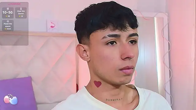 AZIEL TAY online show from October 2025 02:29:01 PM