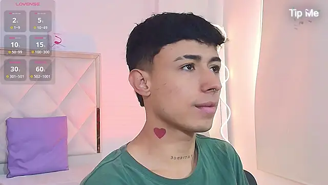 AZIEL TAY online show from October 2025 11:31:02 AM