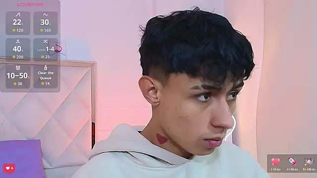 AZIEL TAY online show from October 2025 11:39:02 AM