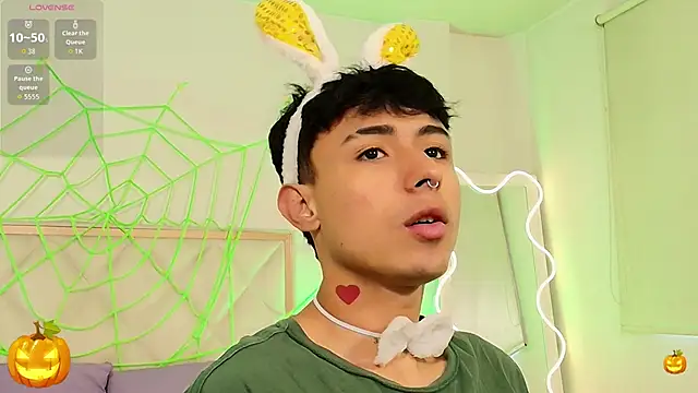 AZIEL TAY online show from October 2025 11:33:02 AM