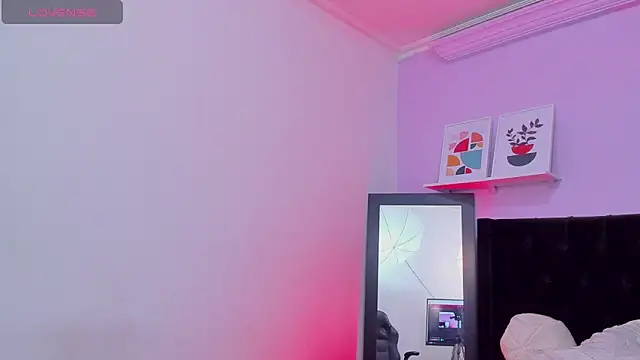 Amelia Brixton online show from April 2026 09:59:02 PM