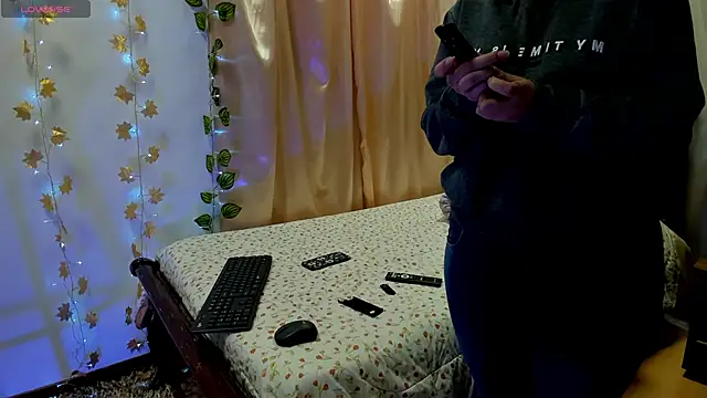 Milie yue online show from November 2025 02:05:02 PM