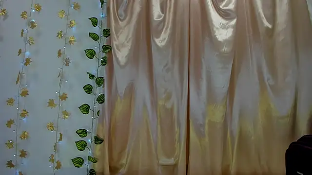 Milie yue online show from December 2025 02:01:01 PM