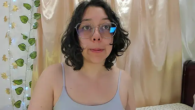 Milie yue online show from December 2025 01:59:02 PM