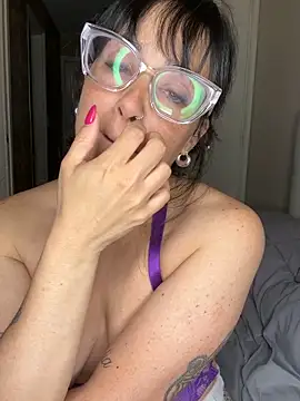 miavelatti85 online show from November 2025 12:13:01 AM