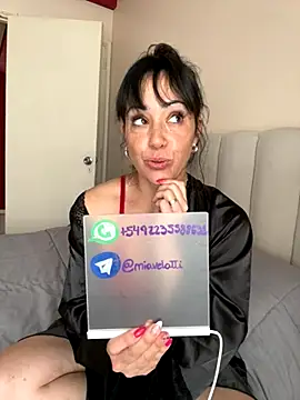 miavelatti85 online show from November 2025 02:20:02 PM