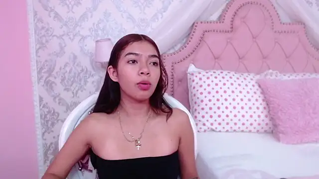 Snapshot of GabrielaSuarez chatting on October 2025 12:49:01 PM GabrielaSuarez online show from October 2025 12:49:01 PM