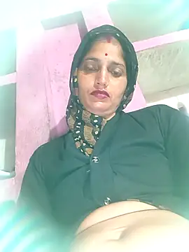 Snapshot of Pooja_shre chatting on February 2026 01:03:01 AM Pooja shre online show from February 2026 01:03:01 AM