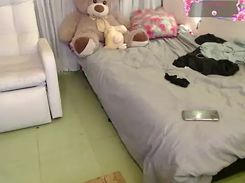 yvonne jlove online show from December 2025 02:52:01 AM