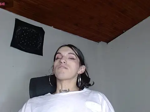 Snapshot of Scarlett_crastrawberry chatting on April 2026 02:02:01 AM Scarlett crastrawberry online show from April 2026 02:02:01 AM