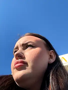 Snapshot of KiraSunshine chatting on October 2025 04:57:01 AM KiraSunshine online show from October 2025 04:57:01 AM