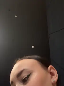 Snapshot of KiraSunshine chatting on October 2025 03:29:01 AM KiraSunshine online show from October 2025 03:29:01 AM