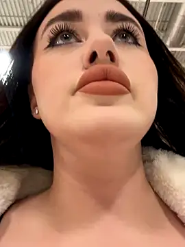 Snapshot of KiraSunshine chatting on October 2025 04:02:02 AM KiraSunshine online show from October 2025 04:02:02 AM