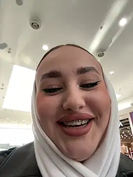 Snapshot of KiraSunshine chatting on November 2025 03:30:02 AM KiraSunshine online show from November 2025 03:30:02 AM