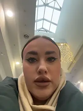 Snapshot of KiraSunshine chatting on November 2025 04:01:02 AM KiraSunshine online show from November 2025 04:01:02 AM