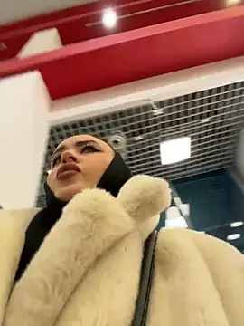 Snapshot of KiraSunshine chatting on December 2025 04:32:01 AM KiraSunshine online show from December 2025 04:32:01 AM