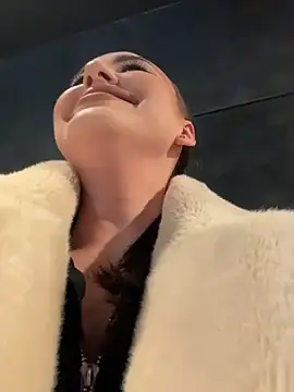 KiraSunshine online show from December 2025 04:17:01 AM