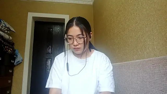 LinneaHyles online show from November 2025 04:11:02 AM