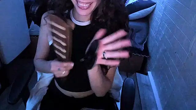 Snapshot of MartesBratty chatting on February 2026 02:10:01 AM MartesBratty online show from February 2026 02:10:01 AM