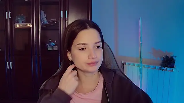 KiraVair online show from November 2025 01:22:02 PM