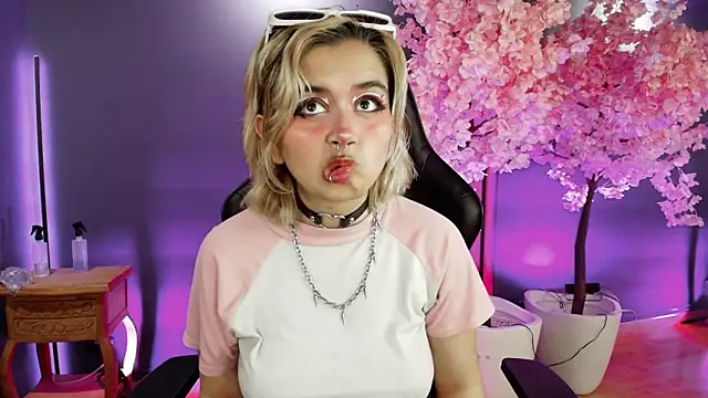 Navier   online show from November 2025 07:48:02 PM