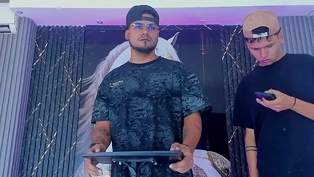 handsome boys22 online show from November 2025 12:44:02 PM