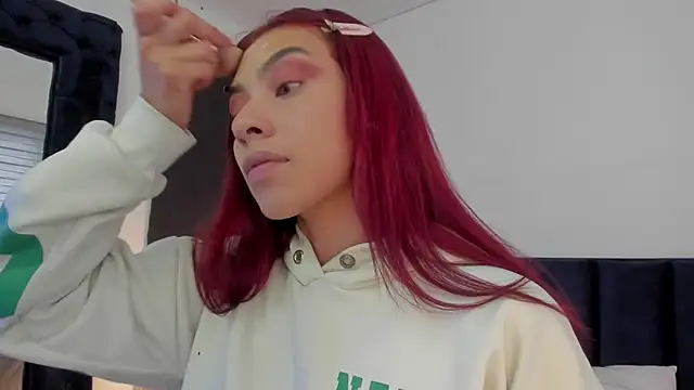 melanie roux   online show from April 2026 12:30:02 PM