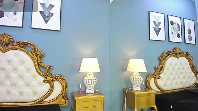 MiaCassel online show from November 2025 12:11:01 PM