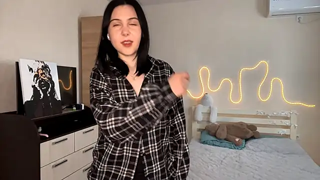 MyraLitterers online show from March 2026 01:54:02 PM