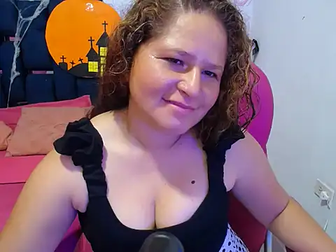 ALICIA REYES  online show from October 2025 01:18:01 PM