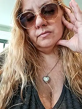 Snapshot of JennyInVegas chatting on October 2025 06:28:02 PM JennyInVegas online show from October 2025 06:28:02 PM