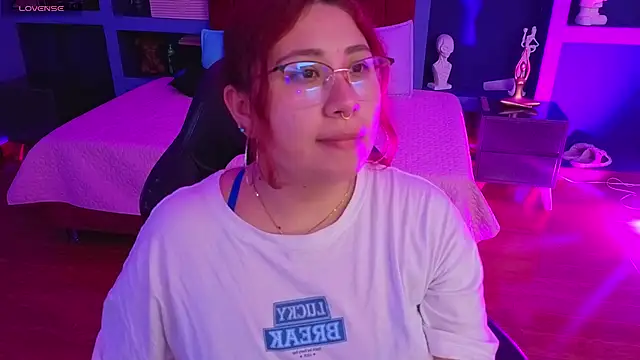 littlee red online show from February 2026 08:43:01 PM