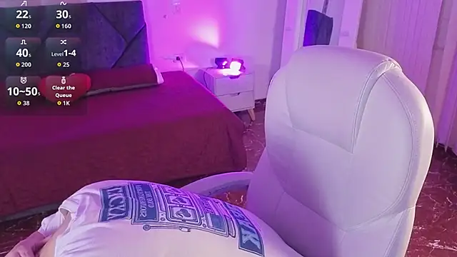 littlee red online show from April 2026 08:21:01 PM