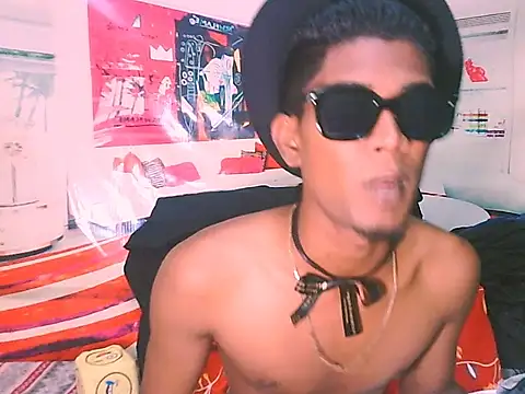 IndianThuggin online show from November 2025 06:01:02 PM