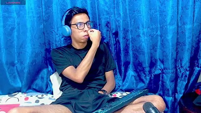 DavTwink3100 online show from February 2026 01:56:02 AM