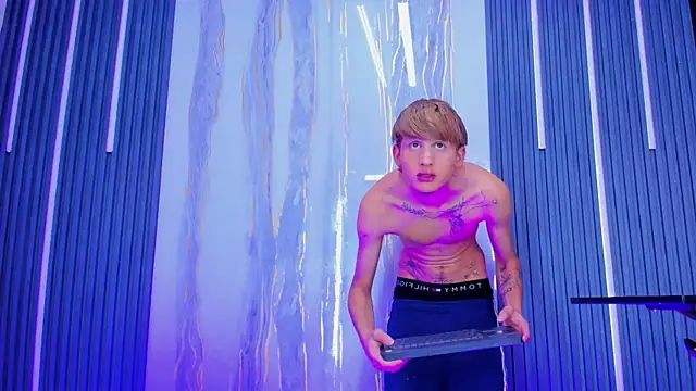 Hot guys sex3 online show from October 2025 08:18:01 PM