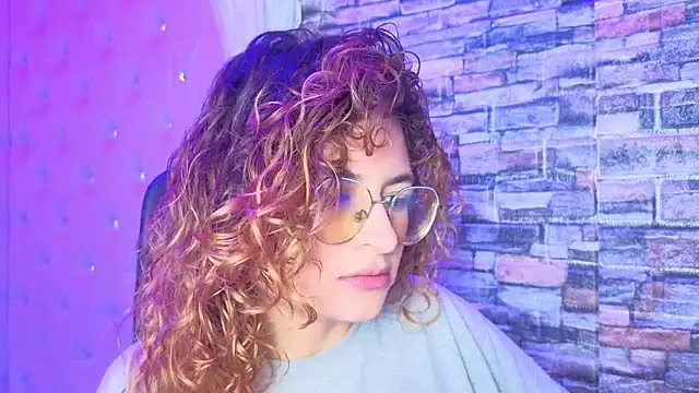 EmiliRouse  online show from November 2025 04:02:02 AM