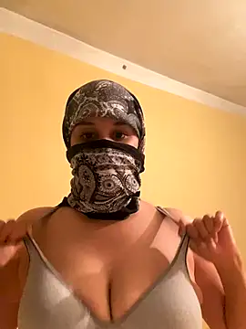 Snapshot of SaraChouchou chatting on October 2025 11:38:01 PM SaraChouchou online show from October 2025 11:38:01 PM