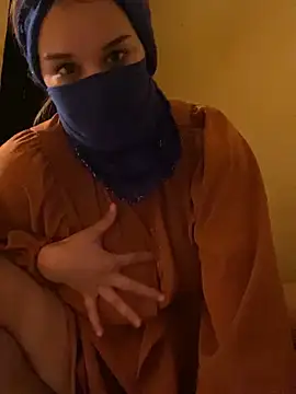 Snapshot of SaraChouchou chatting on November 2025 10:32:02 PM SaraChouchou online show from November 2025 10:32:02 PM