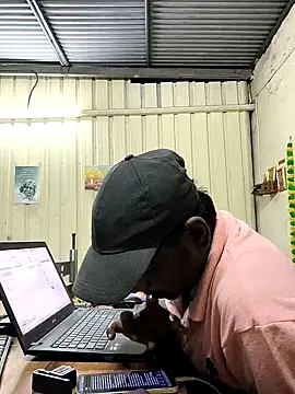 RNlov online show from November 2025 01:04:02 PM