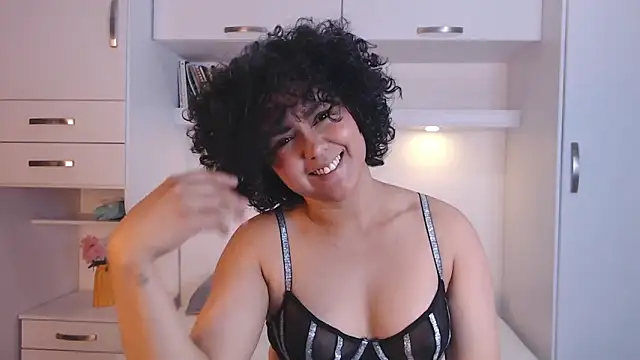 MartiRuis10 online show from December 2025 09:00:01 PM