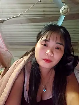 Squirrel-Pear online show from November 2025 03:11:01 PM