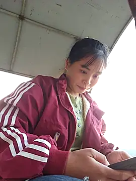 Squirrel-Pear online show from November 2025 09:53:02 AM